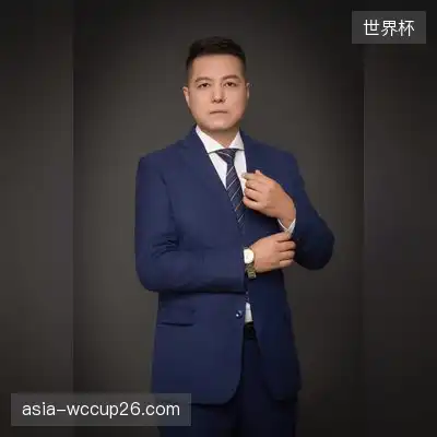 龚然月